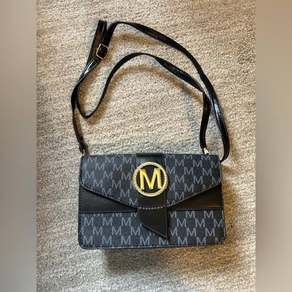 Elegant Black and Gray Women's Crossbody Bag - Picture 2 of 11